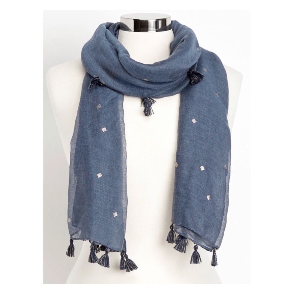NWT Diamond Foil Tassel Oblong Scarf